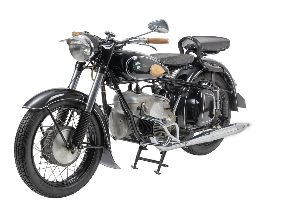 MZ_BK350_rechtsnachlinks Kopie.jpg